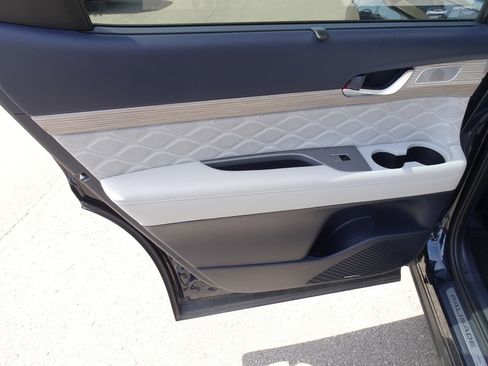 Used 2021 Hyundai Palisade Calligraphy image 17