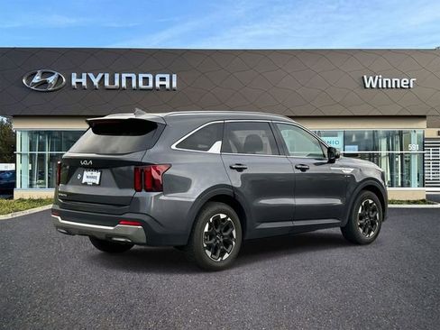 Used 2024 Kia Sorento S FWD image 5
