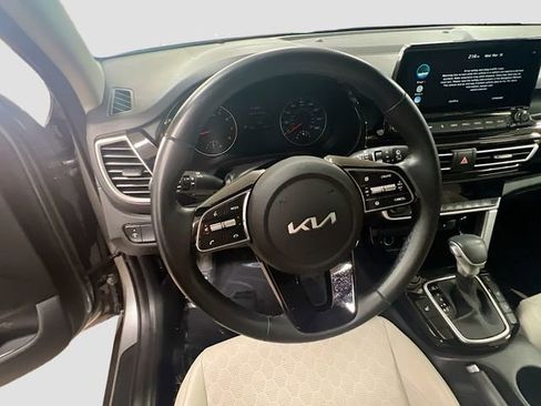 Certified 2023 Kia Seltos EX image 11