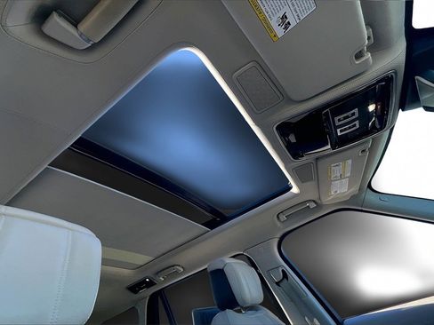 Used 2018 Land Rover Range Rover Long Wheelbase Autobiography image 17