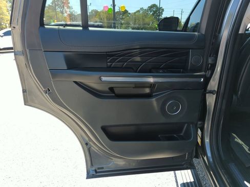 Used 2020 Ford Expedition Platinum image 28