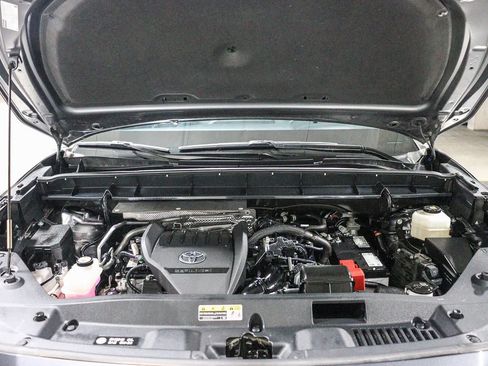 Used 2023 Toyota Highlander XLE FWD image 29