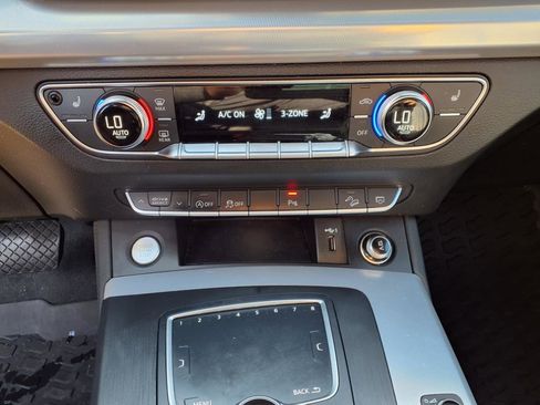 Used 2020 Audi Q5 2.0T Titanium Premium Plus w/ Premium Plus Package image 24