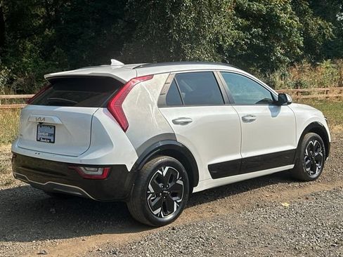 Used 2023 Kia Niro Wave FWD image 9