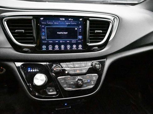 Used 2019 Chrysler Pacifica Touring-L Plus w/ Advanced Safetytec Group FWD image 11