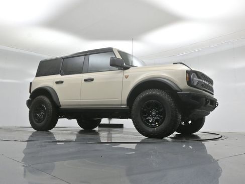 New 2026 Ford Bronco Badlands image 3