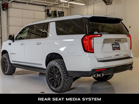 Used 2021 GMC Yukon XL Denali w/ Denali Premium Package AWD/4WD image 7