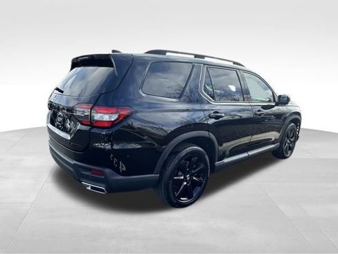 Used 2025 Honda Pilot Black Edition image 7