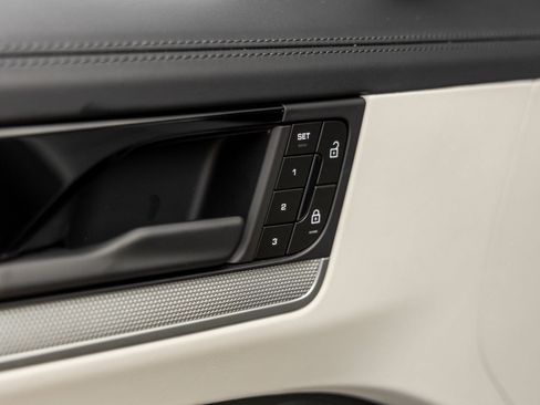 New 2025 Porsche Cayenne E-Hybrid Coupe AWD/4WD image 21