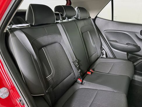 Certified 2025 Hyundai Venue Limited FWD image 29