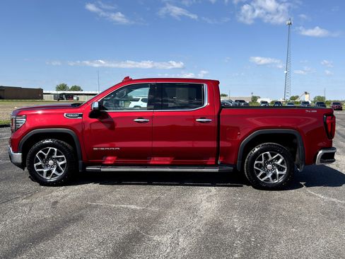 Used 2023 GMC Sierra 1500 SLT w/ SLT Premium Package AWD/4WD image 9
