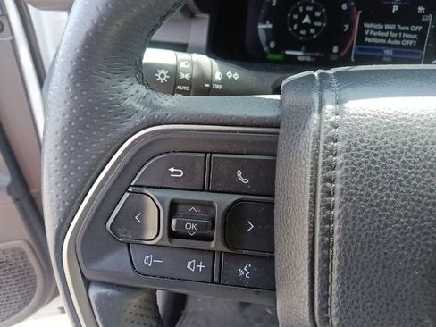 Used 2025 Toyota 4Runner Limited AWD/4WD image 18