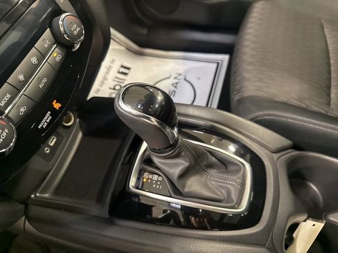 Used 2018 Nissan Rogue SV w/ Sun & Sound Touring Package image 26