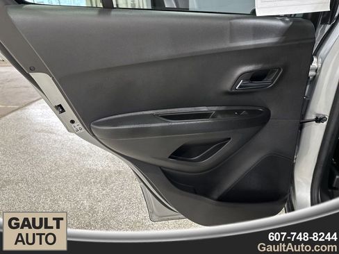 Used 2022 Chevrolet Trax LS w/ Tint and Cruise Package image 13