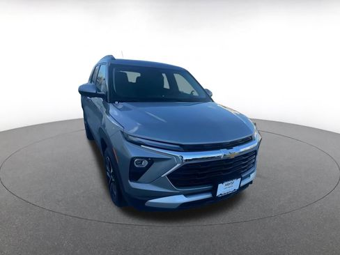 Used 2025 Chevrolet TrailBlazer LT image 3