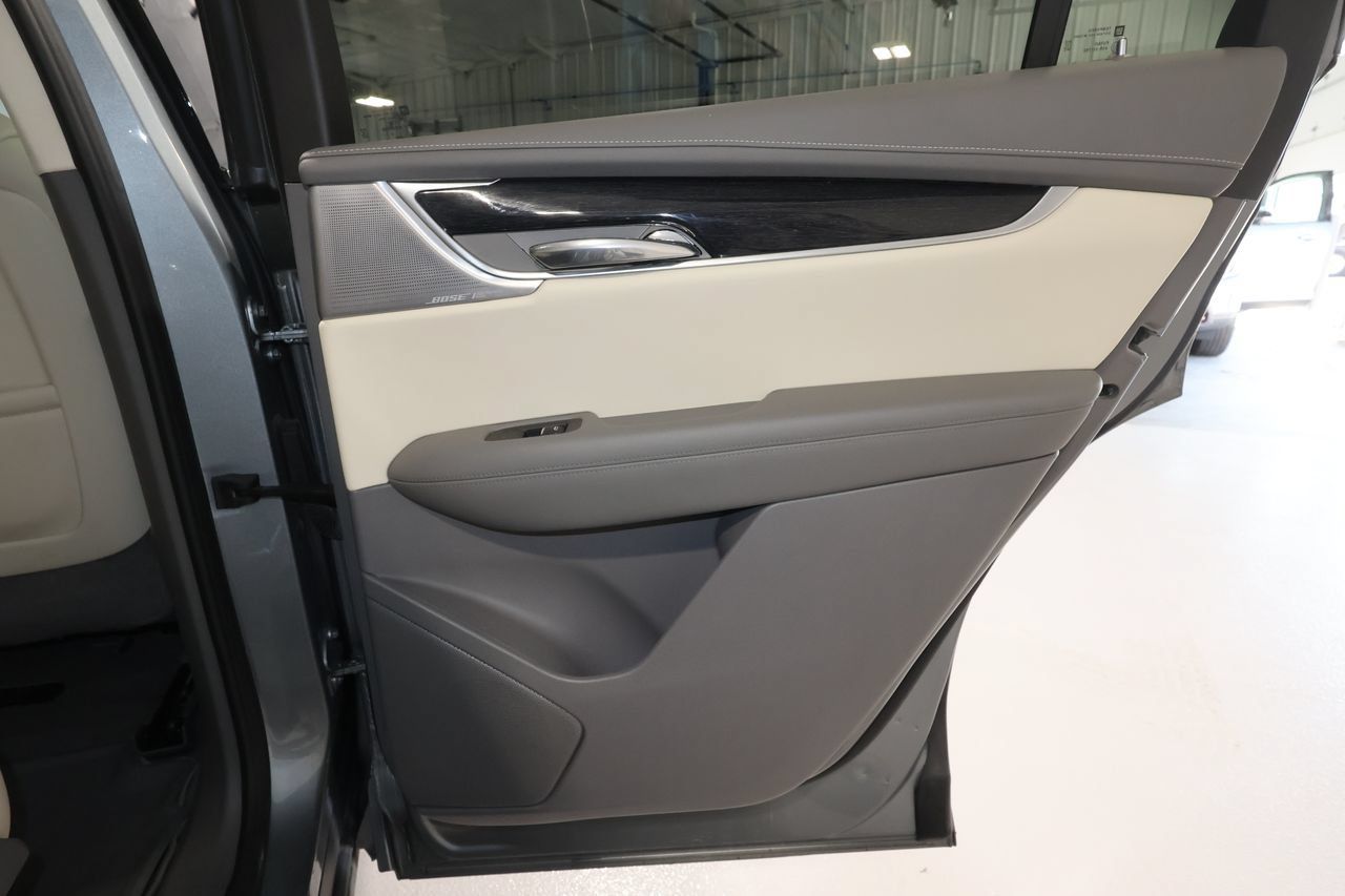 Used 2023 Cadillac XT6 Premium Luxury w/ Technology Package AWD/4WD image 21