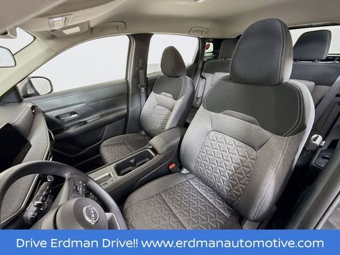 Certified 2025 Nissan Kicks SV image 5