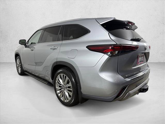 Used 2024 Toyota Highlander Platinum FWD image 6