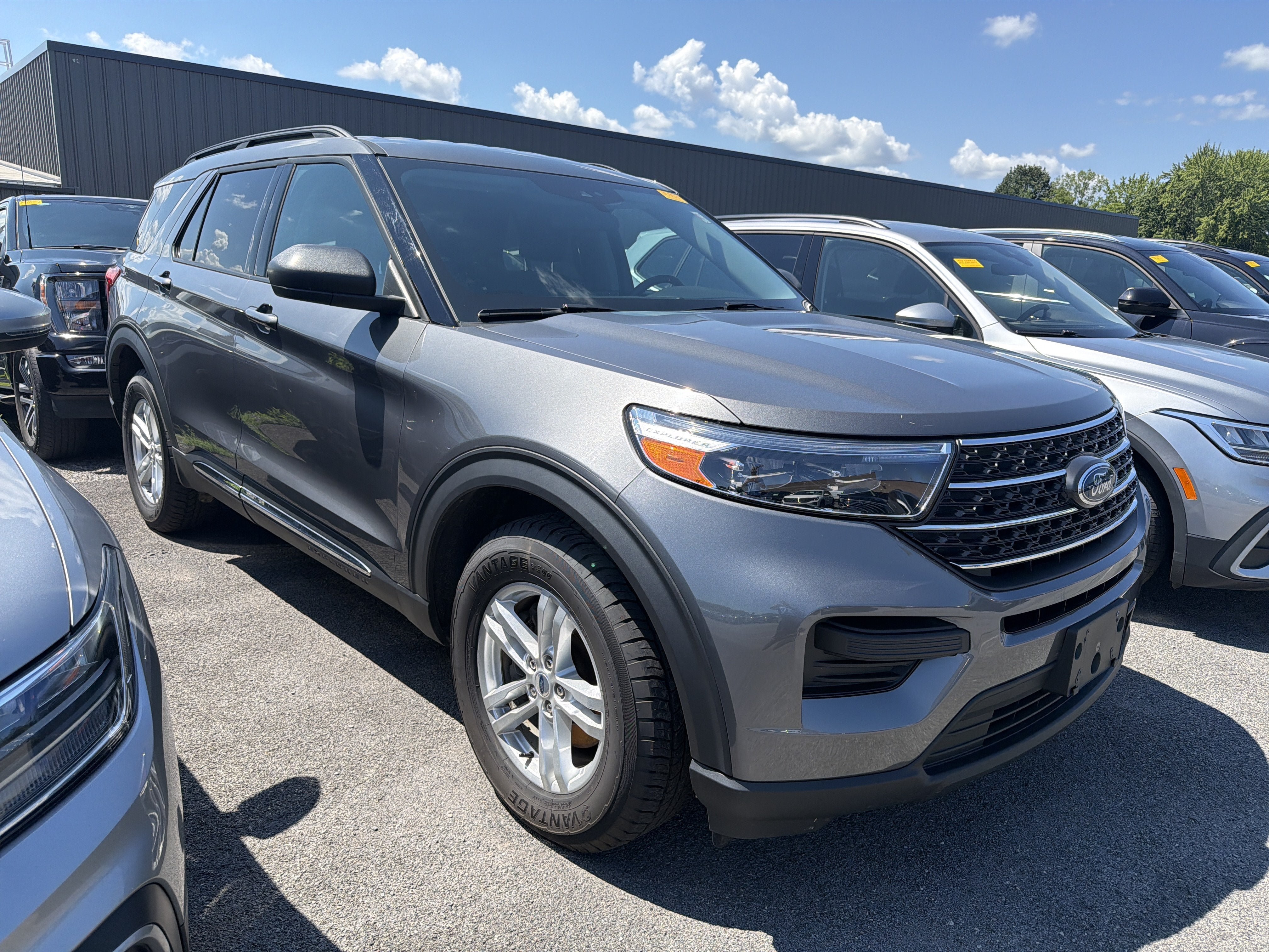 Used 2023 Ford Explorer XLT w/ Class IV Trailer Tow Package AWD/4WD image 2