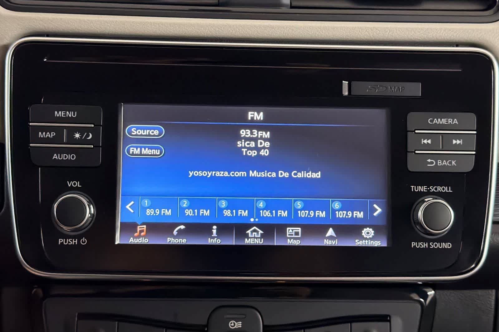 Used 2018 Nissan Leaf SL w/ Protection Package FWD image 18