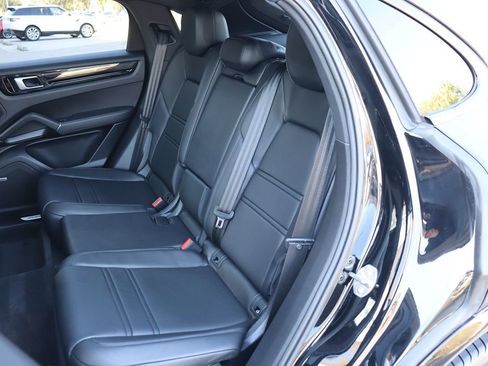 Used 2021 Porsche Cayenne Coupe image 46