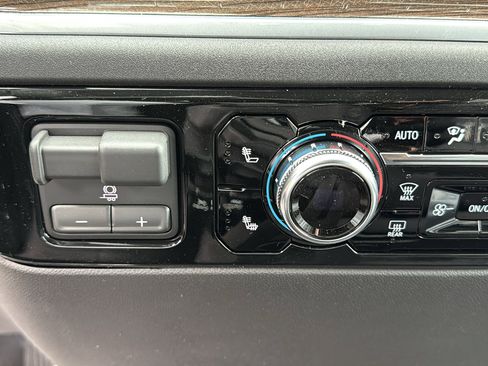 New 2026 GMC Sierra 1500 Elevation image 16