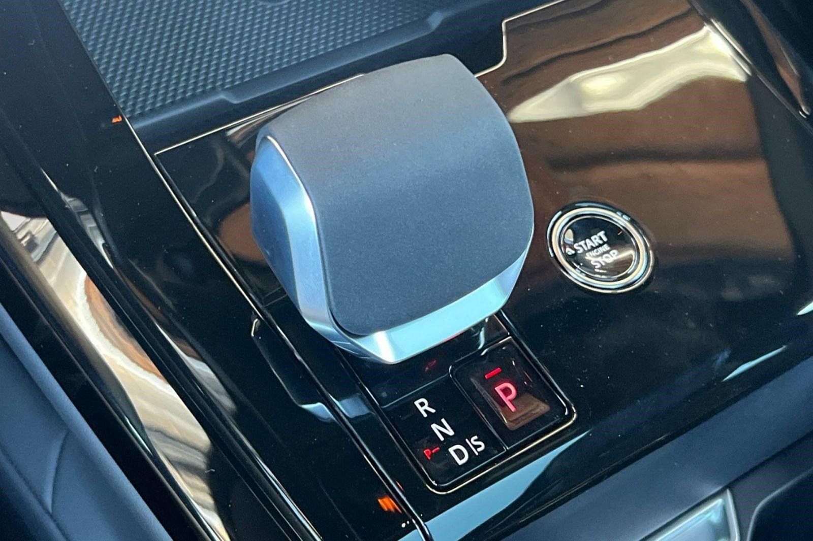 New 2026 Land Rover Range Rover Sport SE AWD/4WD image 17