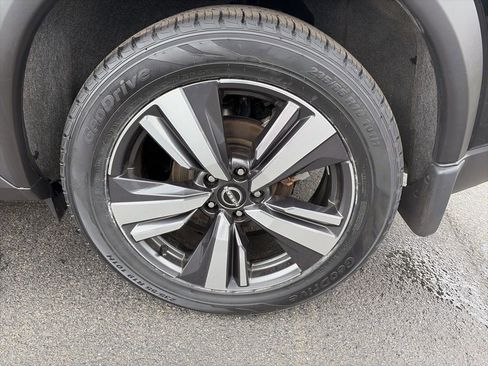 Certified 2023 Nissan Rogue SL image 9