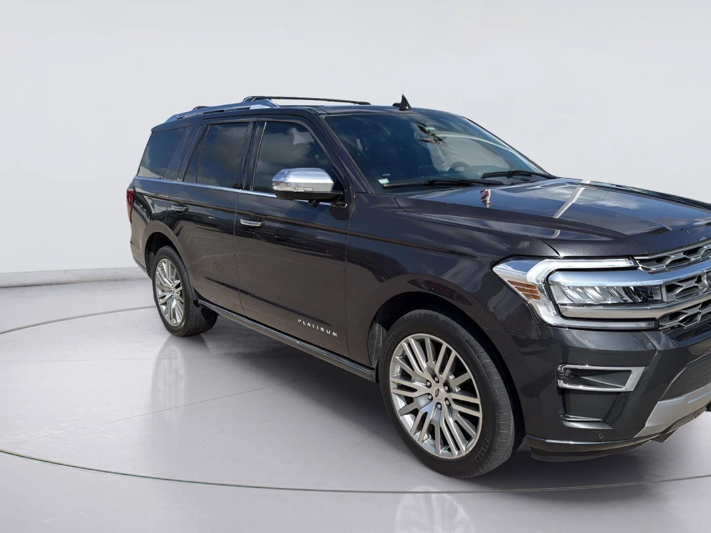 Used 2023 Ford Expedition Platinum RWD image 3
