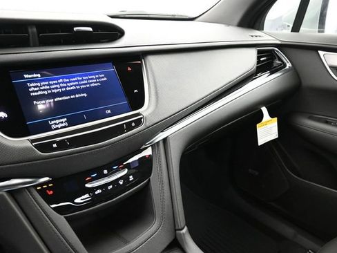 New 2025 Cadillac XT6 Luxury image 20