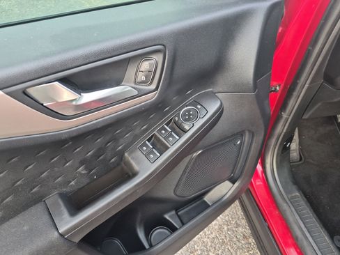 Used 2020 Ford Escape SE image 10