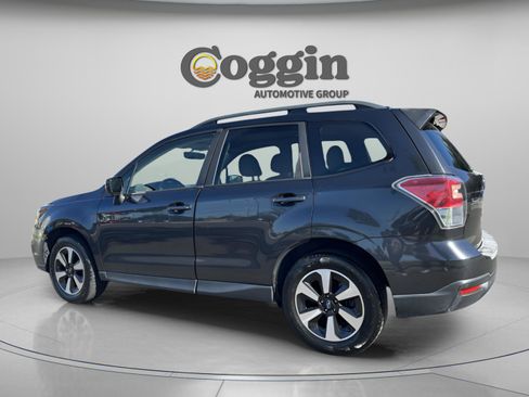 Used 2018 Subaru Forester 2.5i Premium w/ All-Weather Package image 4