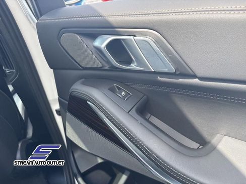 Used 2025 BMW X5 xDrive50e image 15