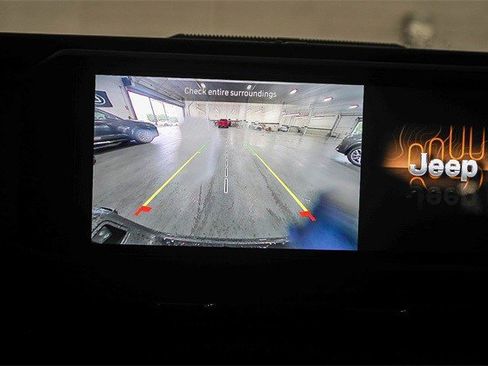 Used 2025 Jeep Gladiator Nighthawk image 23