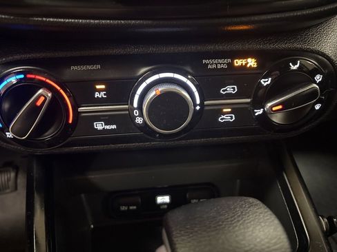 Used 2025 Kia Soul LX FWD image 10