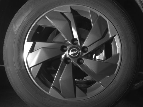 Used 2025 Nissan Rogue SV FWD image 13