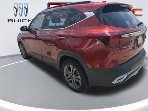 Used 2023 Kia Seltos S w/ Navigation Package FWD image 3