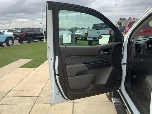 Used 2021 GMC Canyon Denali image 9