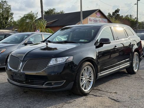 Used 2013 Lincoln MKT AWD image 2