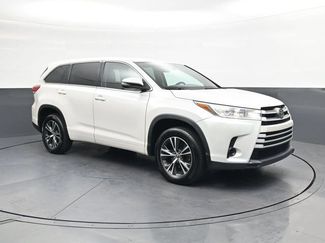 Used 2018 Toyota Highlander LE FWD video 2