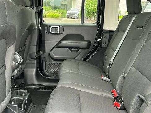 Used 2020 Jeep Wrangler Unlimited Sahara AWD/4WD image 21