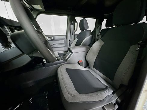 New 2025 Ford Bronco Base image 11