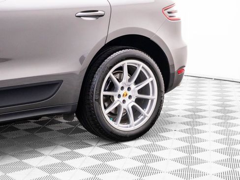 Used 2018 Porsche Macan image 37