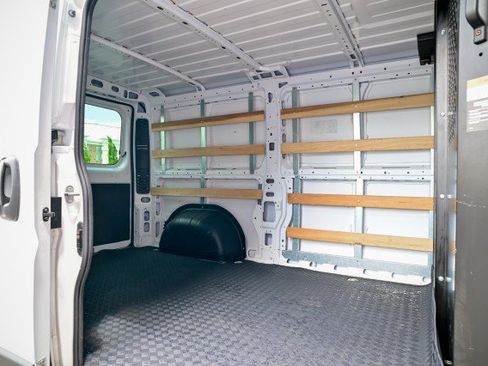 Used 2025 RAM ProMaster 2500 w/ U-Haul Equipment Group FWD image 20