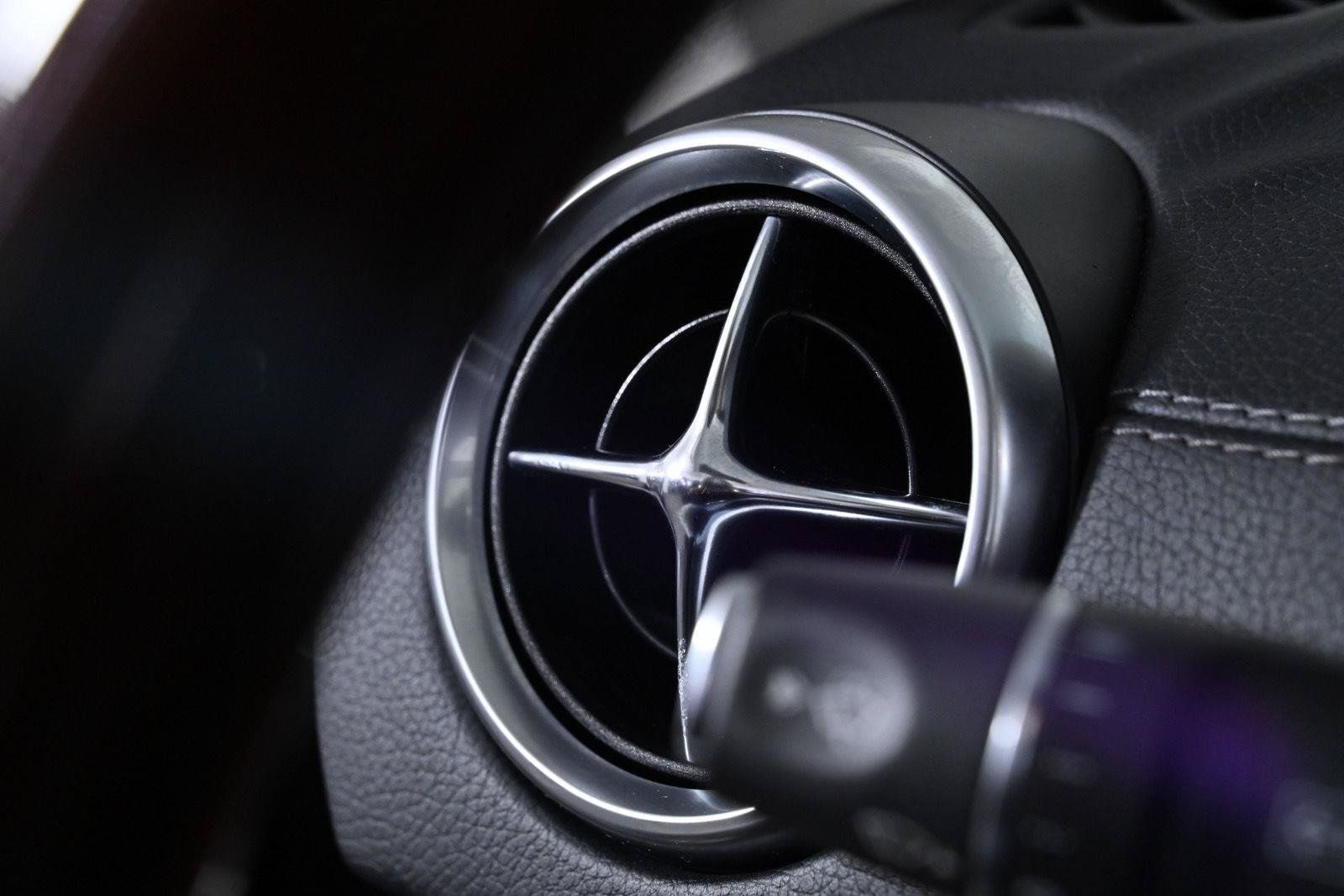 Used 2013 Mercedes-Benz SL 550 image 32