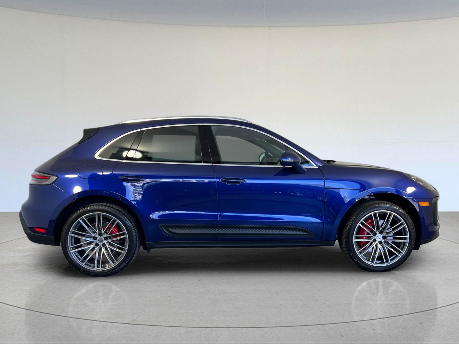 Certified 2025 Porsche Macan S AWD/4WD image 9