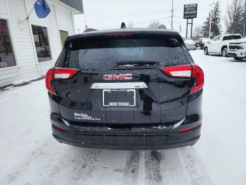 Used 2023 GMC Terrain SLE w/ Driver Convenience Package image 6