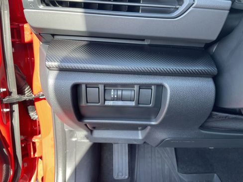 Used 2025 Subaru Crosstrek 2.0i Premium image 19