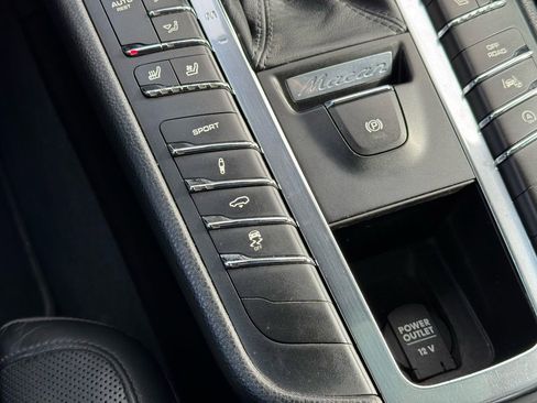 Used 2016 Porsche Macan Turbo w/ Premium Package Plus image 18