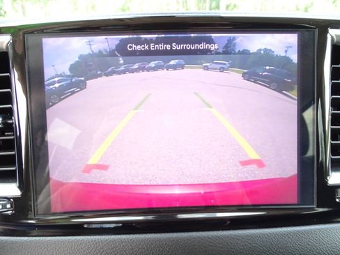 Used 2024 Chrysler Pacifica Touring-L FWD image 30